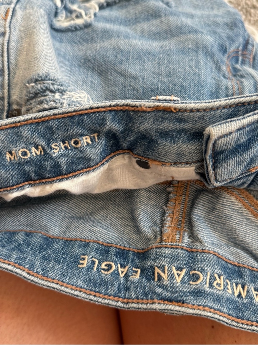 Distressed Mom Shorts Denim Women's Shorts 6 American Eagle - Picture 3 of 4